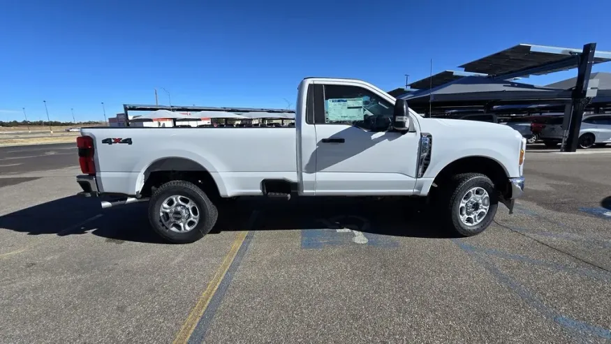 2025 Ford F-350SD | Photo 4 of 26