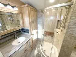 2016 Newmar Dutch Star 3736 | Thumbnail Photo 18 of 28