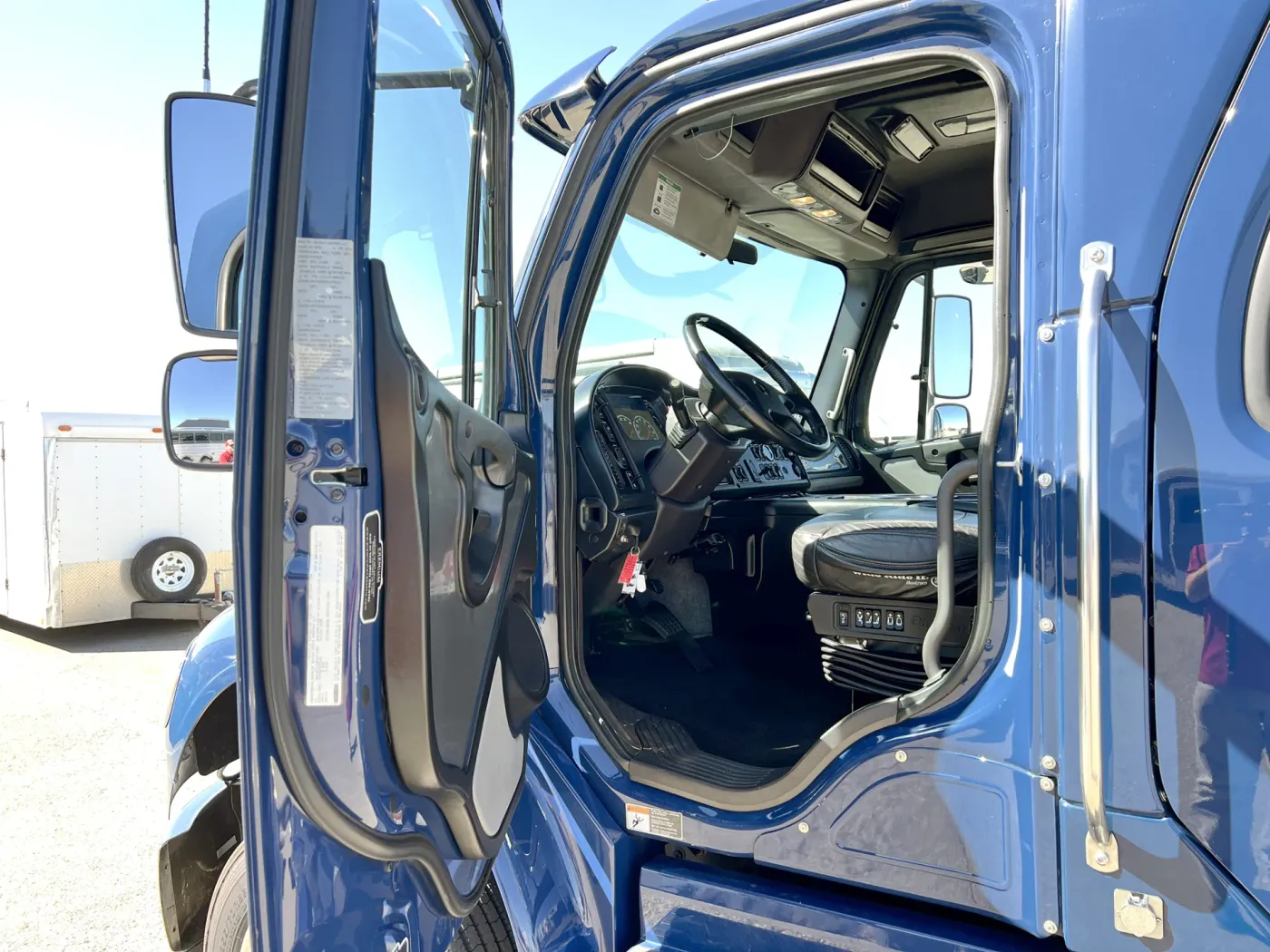 2015 Freightliner M2 106 Sport Chassis | Photo 4 of 21