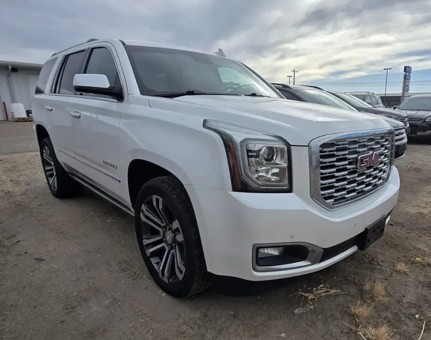 2018 GMC Yukon | Photo 2 of 3