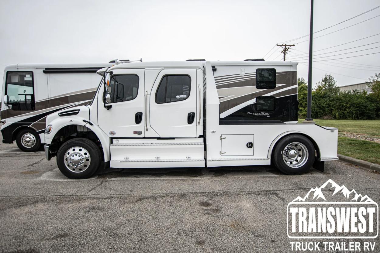 2024 Freightliner M2 106 Laredo | Photo 2 of 8