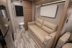 2025 Tiffin Wayfarer 25 XRW | Thumbnail Photo 15 of 16