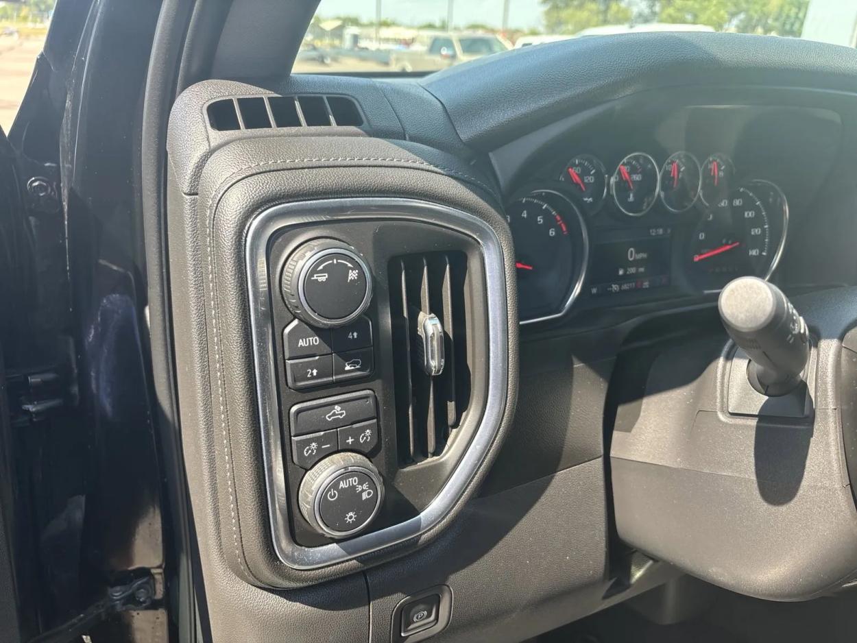 2019 Chevrolet Silverado 1500 LT | Photo 13 of 20