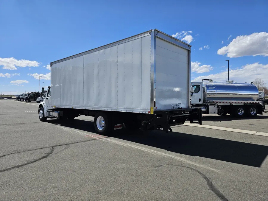 2018 Freightliner M2 106 | Photo 6 of 20