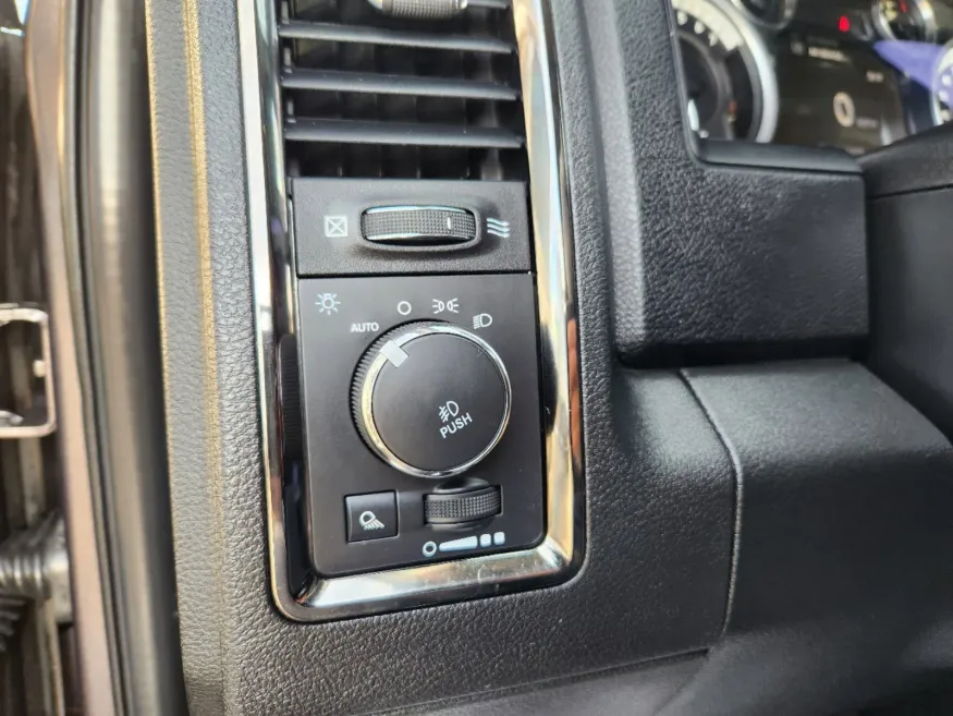 2015 RAM 1500 Sport | Photo 6 of 33