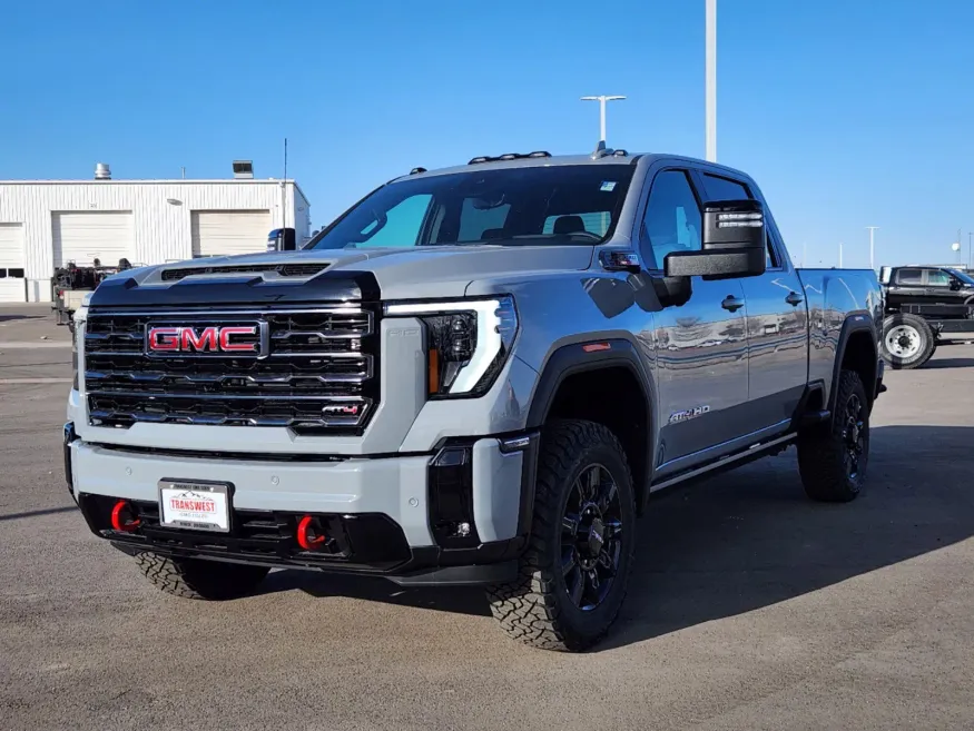 2025 GMC Sierra 2500HD AT4 | Photo 3 of 32