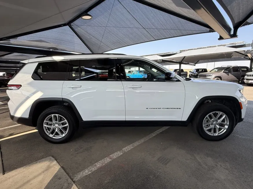 2023 Jeep Grand Cherokee L Laredo | Photo 4 of 17