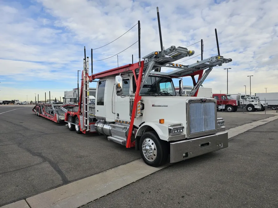 2022 Western Star 4900FA | Photo 3 of 34