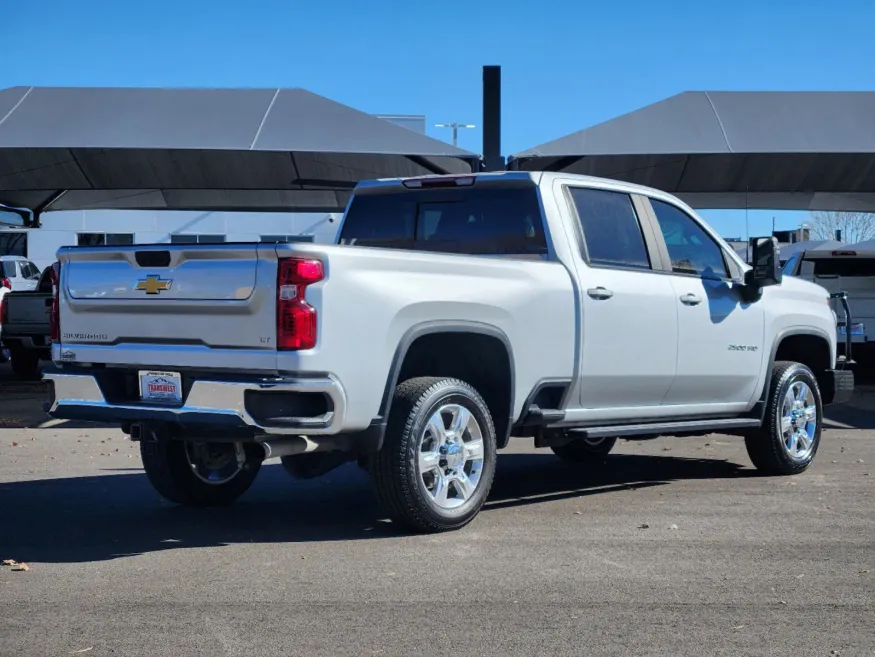 2022 Chevrolet Silverado 2500HD LT | Photo 2 of 25