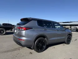 2023 Mitsubishi Outlander | Thumbnail Photo 5 of 16