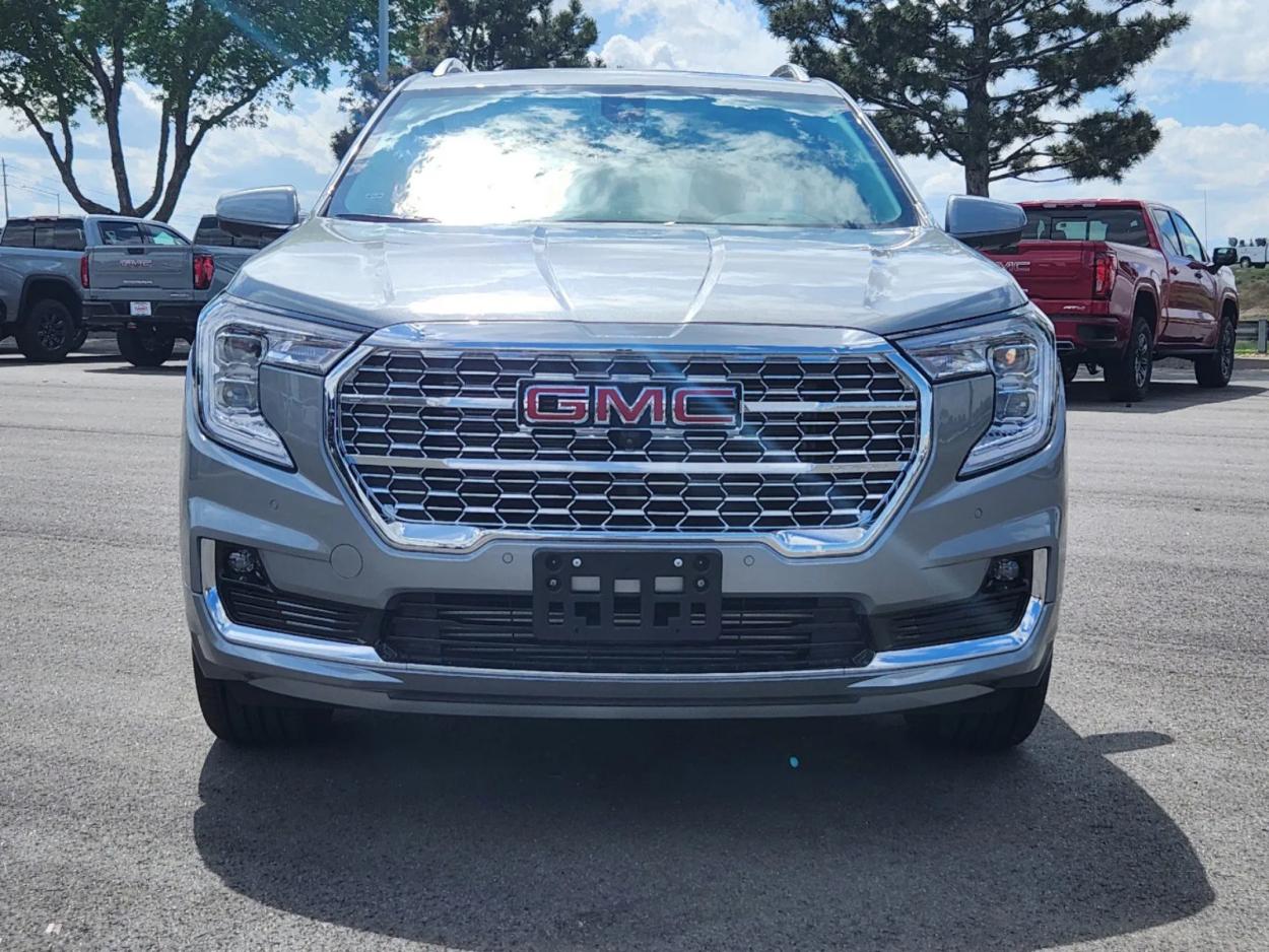 2024 GMC Terrain Denali | Photo 4 of 26