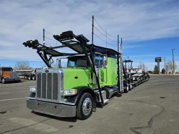 2023 Peterbilt 389