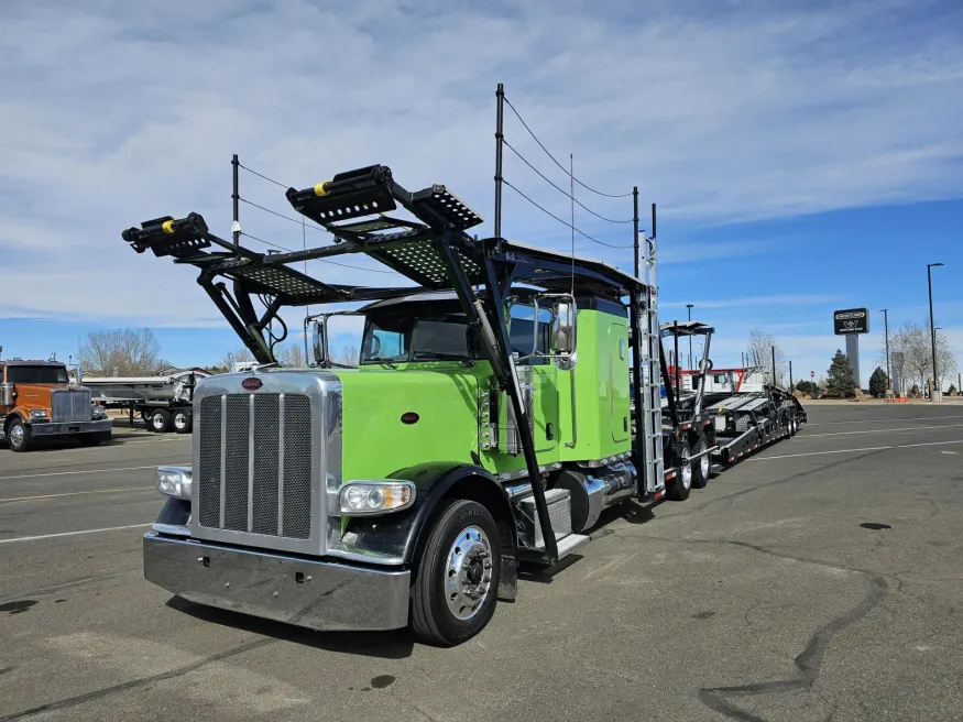 2023 Peterbilt 389 | Photo 1 of 34