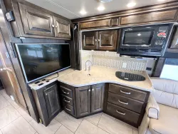 2017 Tiffin Allegro Breeze 32BR | Thumbnail Photo 10 of 27