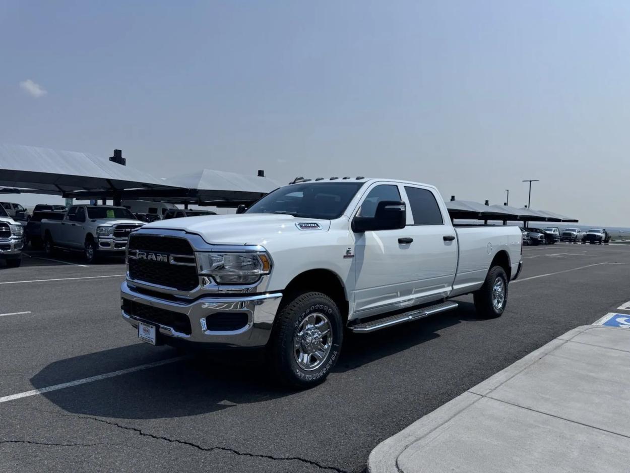 2024 RAM 3500 Tradesman | Photo 2 of 11