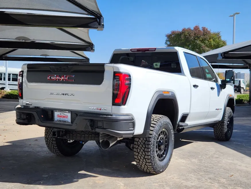 2025 GMC Sierra 2500HD AT4X | Photo 2 of 32