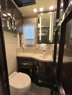 2020 Newmar King Aire 4549 | Thumbnail Photo 9 of 14