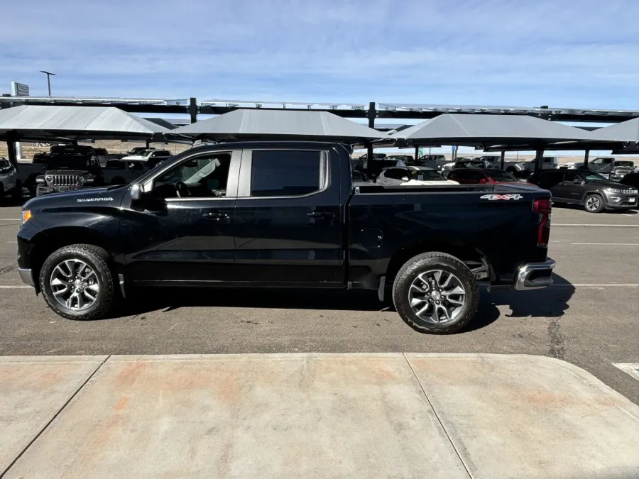 2024 Chevrolet Silverado 1500 LT | Photo 5 of 13