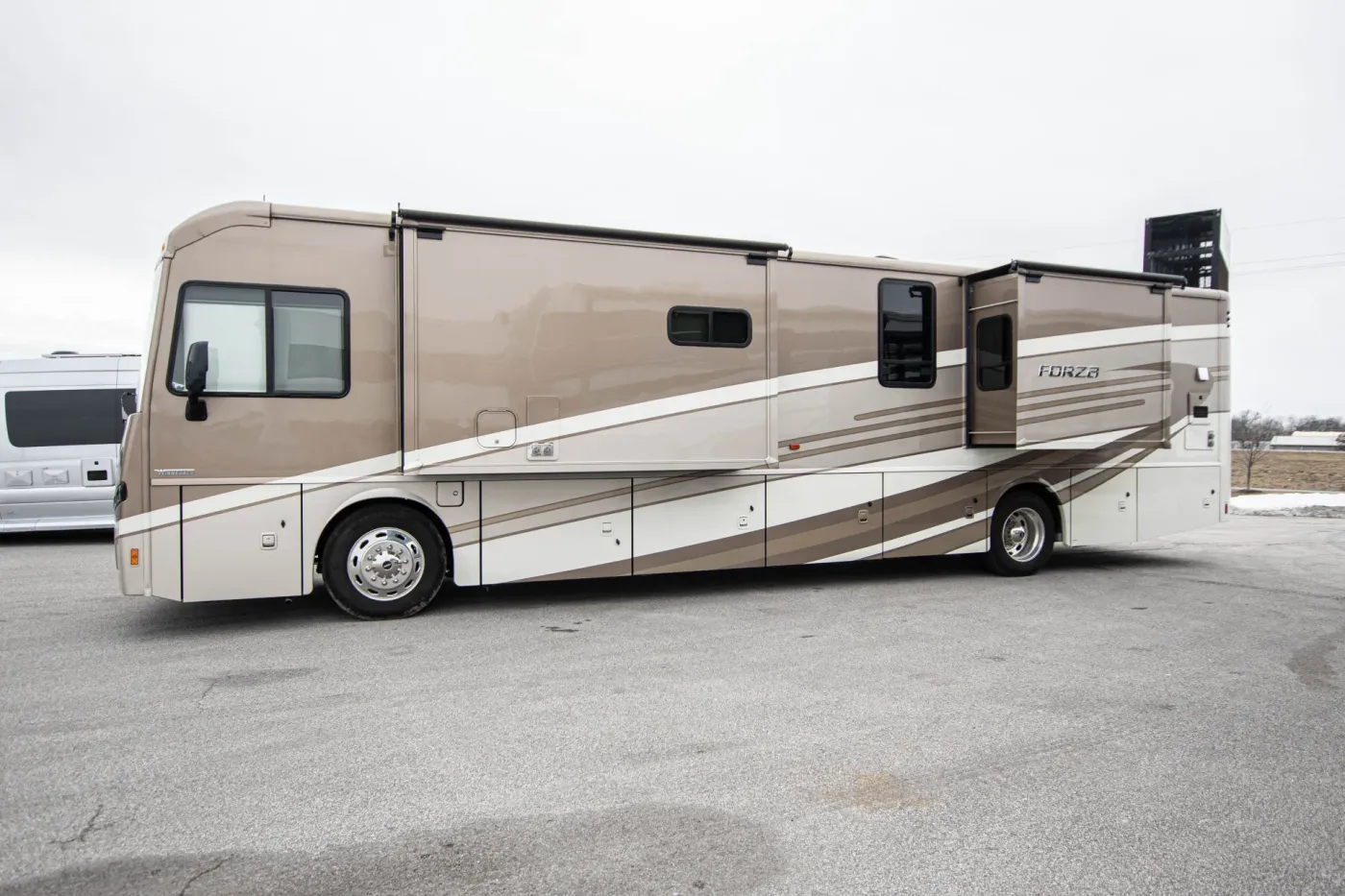 2019 Winnebago Forza 38W | Photo 4 of 28