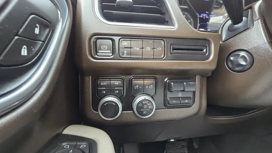 2021 GMC Yukon | Photo 14 of 36