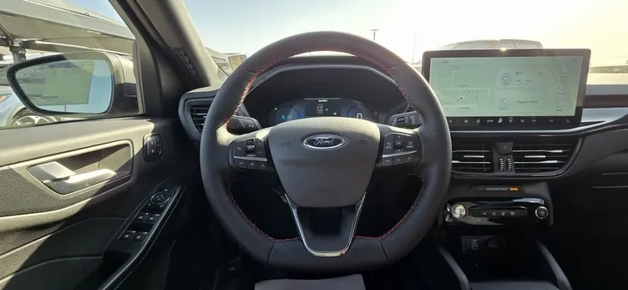 2025 Ford Escape | Photo 15 of 29