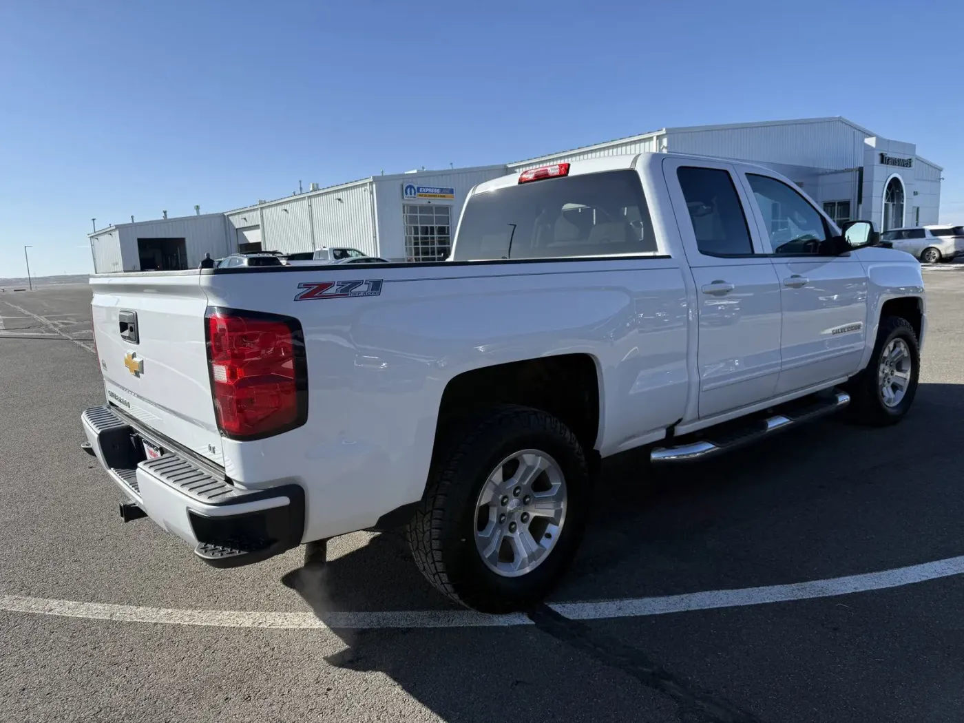 2017 Chevrolet Silverado 1500 LT | Photo 5 of 15