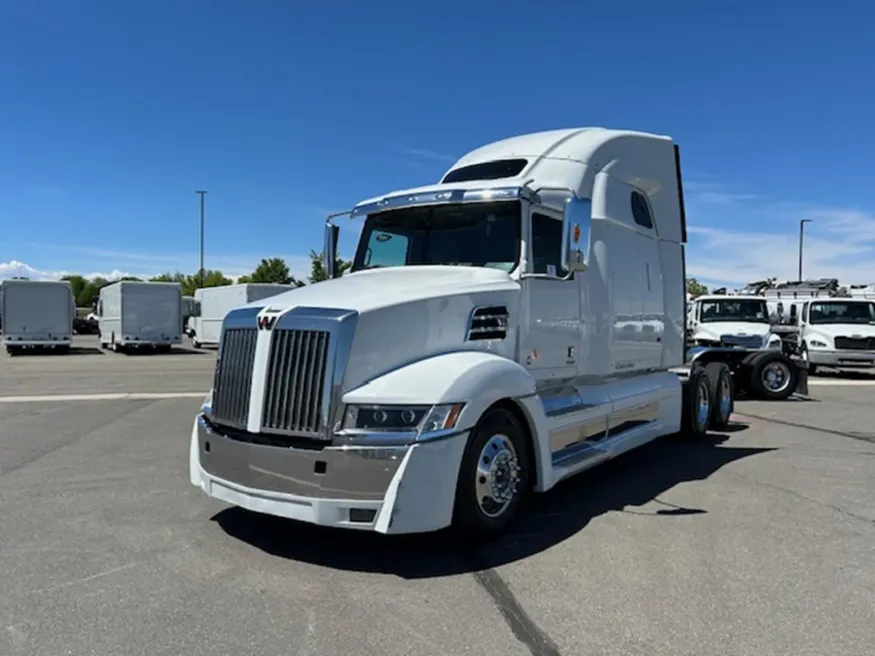 2022 Western Star 5700XE | Photo 1 of 22