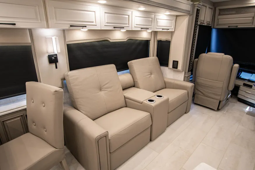 2025 Newmar London Aire 4569 | Photo 14 of 32