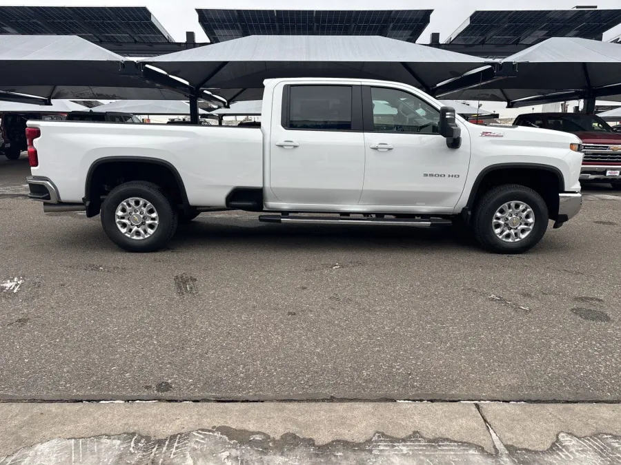 2025 Chevrolet Silverado 3500HD LT | Photo 5 of 19