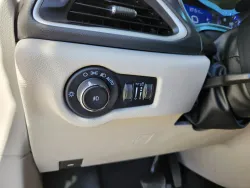 2023 Chrysler Pacifica Touring L | Thumbnail Photo 6 of 29