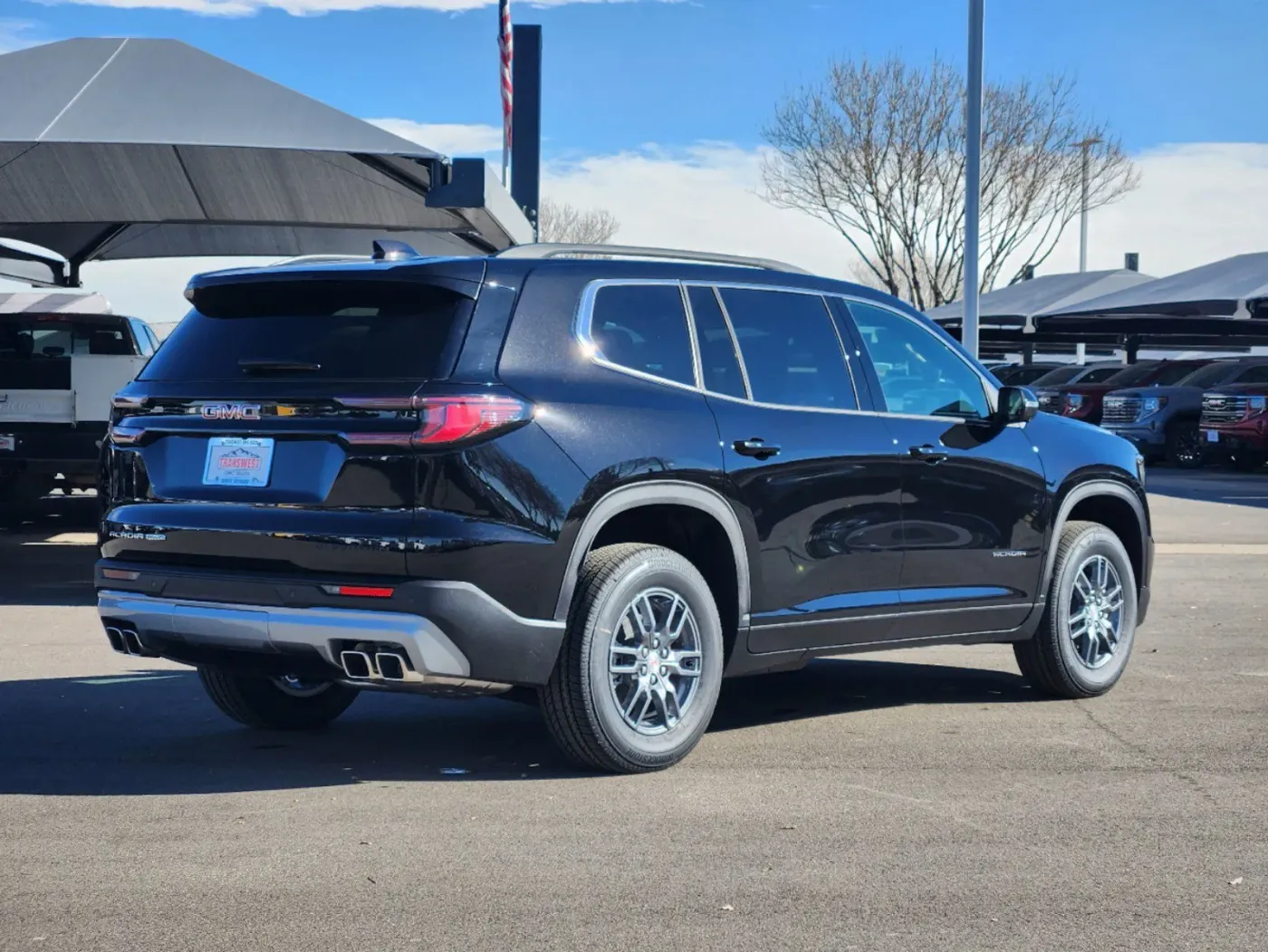 2025 GMC Acadia AWD Elevation | Photo 2 of 27