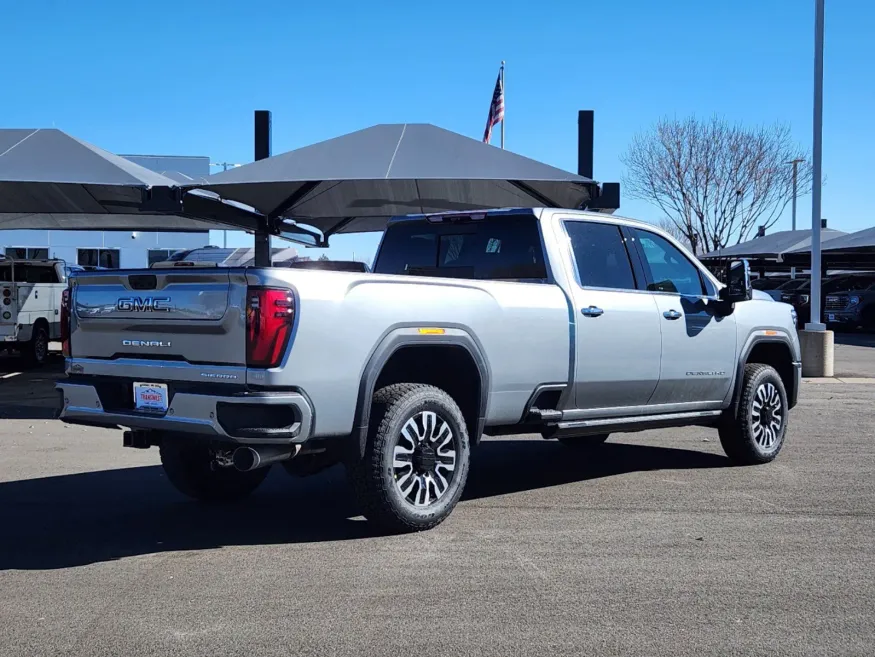 2025 GMC Sierra 3500HD Denali Ultimate | Photo 2 of 26