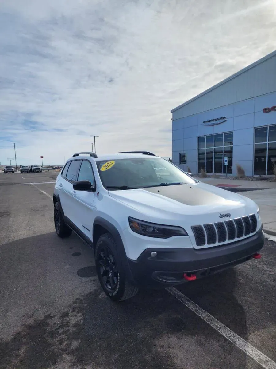 2022 Jeep Cherokee Trailhawk | Photo 2 of 21