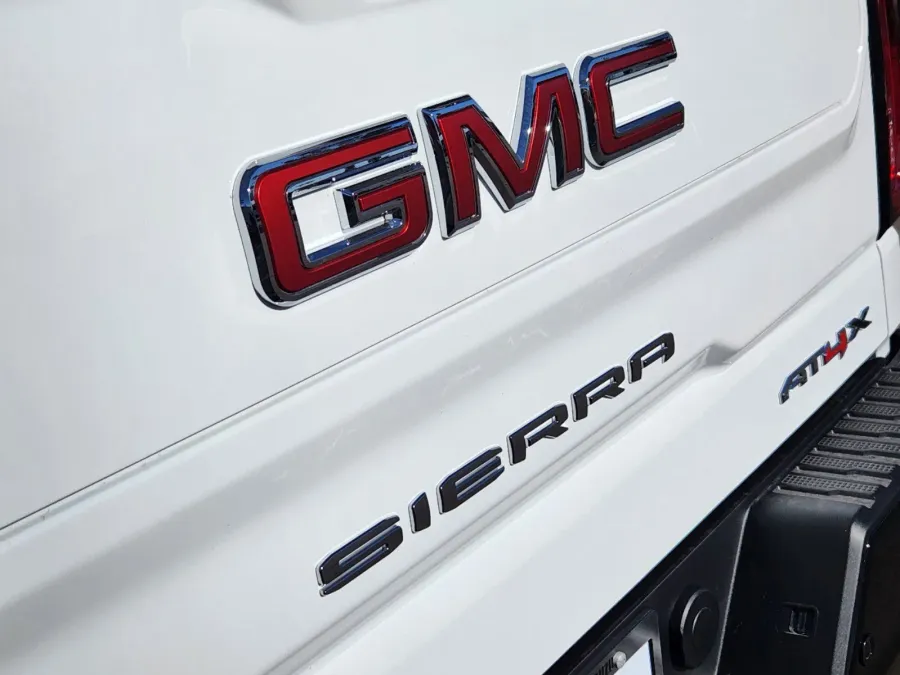 2025 GMC Sierra 1500 AT4X | Photo 13 of 33