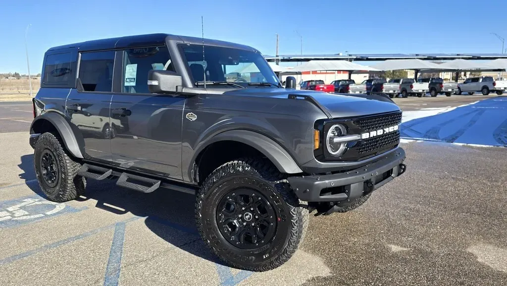 2024 Ford Bronco | Photo 3 of 29