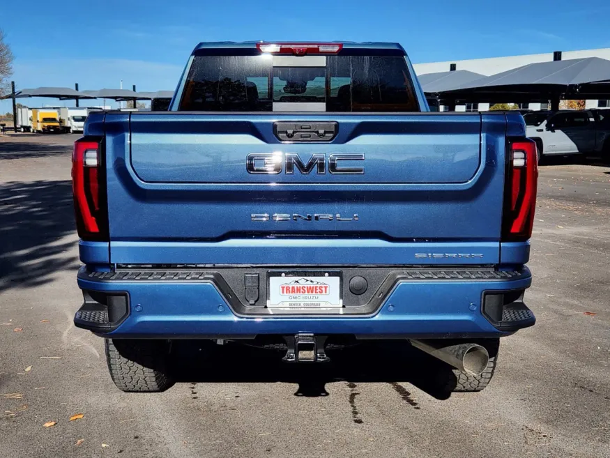 2025 GMC Sierra 2500HD Denali Ultimate | Photo 12 of 31