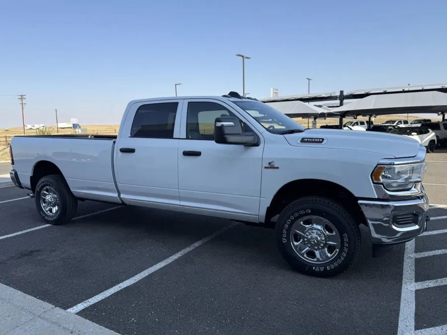 2024 RAM 3500 Tradesman | Photo 6 of 16