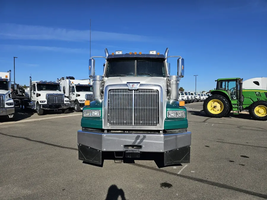 2020 Western Star 4900 | Photo 2 of 25