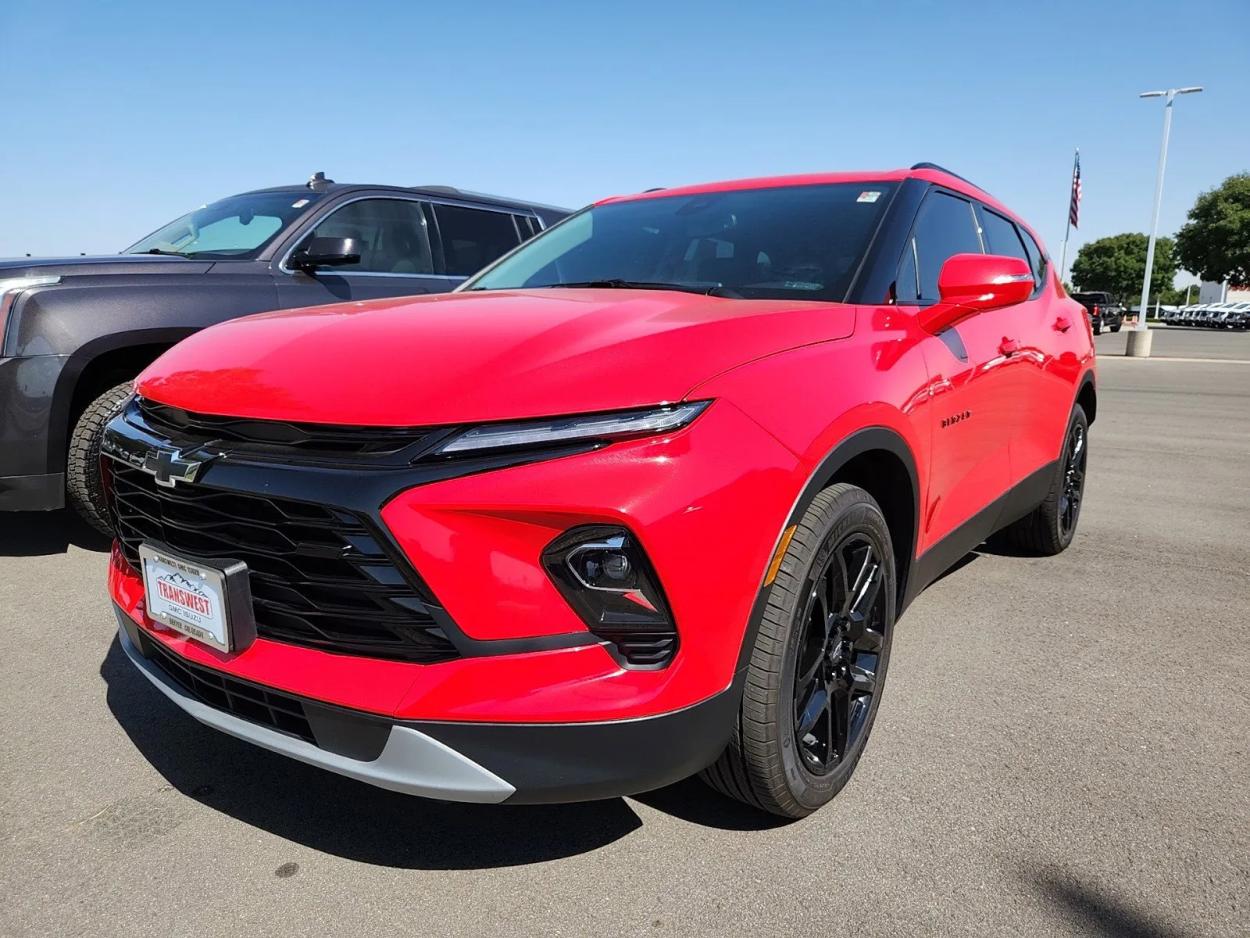 2023 Chevrolet Blazer LT | Photo 2 of 3