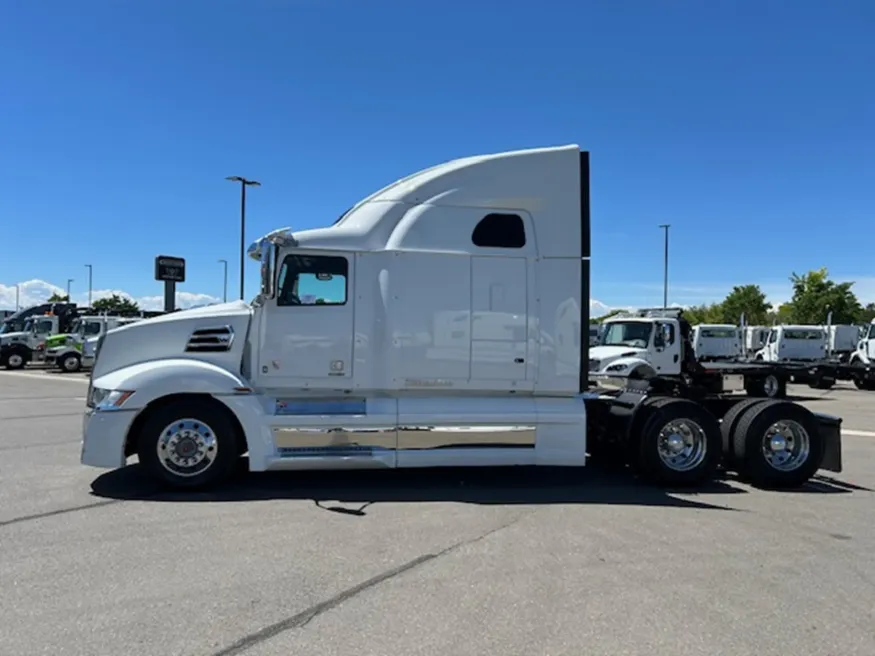 2022 Western Star 5700XE | Photo 3 of 22