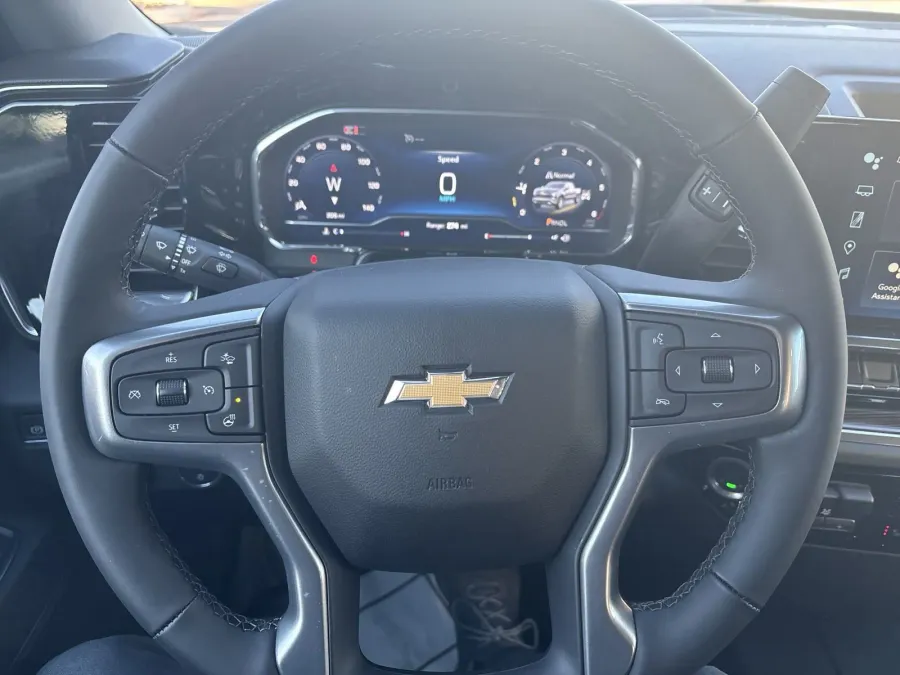 2025 Chevrolet Silverado 1500 LT | Photo 17 of 19