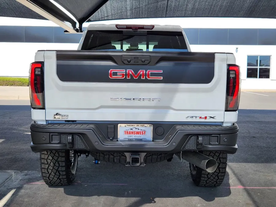 2025 GMC Sierra 2500HD AT4X | Photo 12 of 31