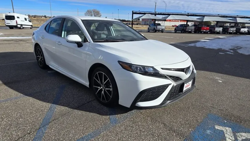 2022 Toyota Camry | Photo 3 of 27