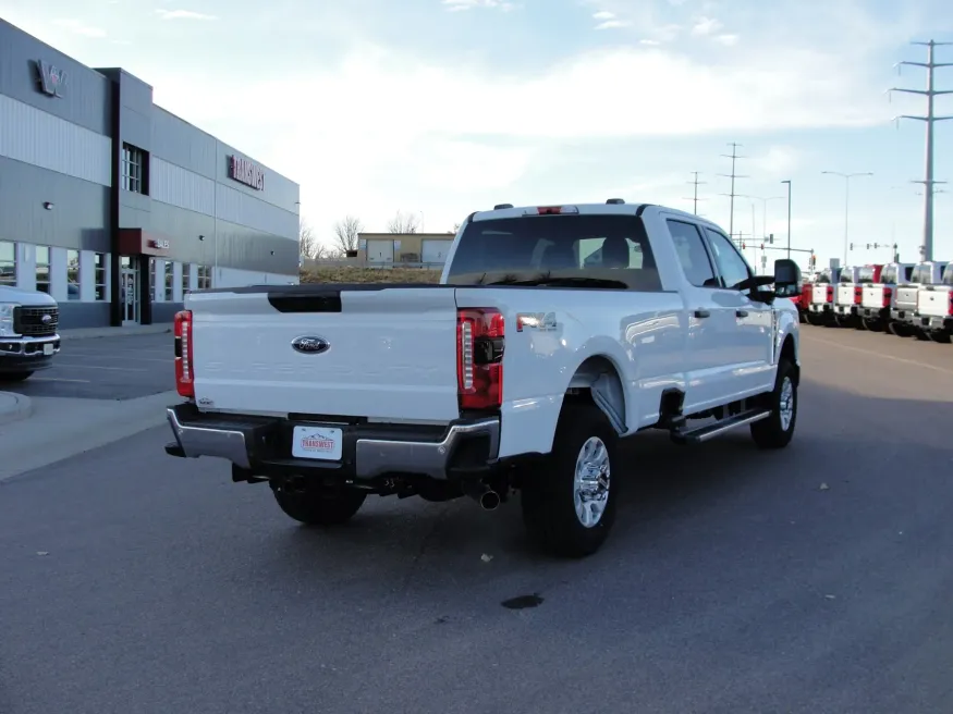 2024 Ford F-350 | Photo 5 of 13