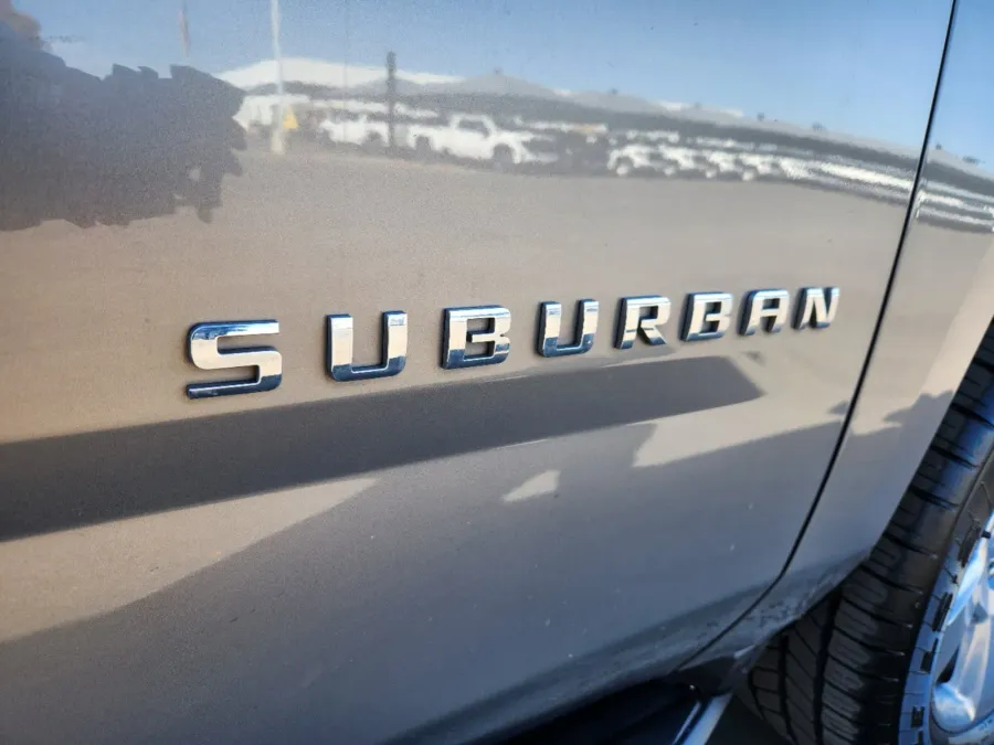 2019 Chevrolet Suburban LT | Photo 19 of 33