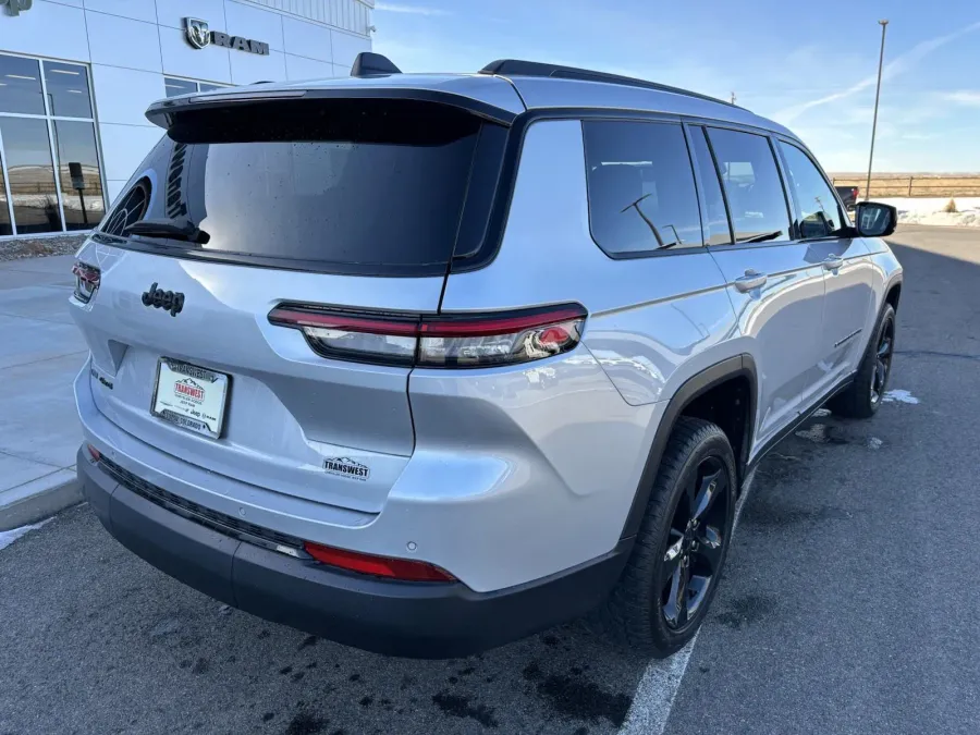 2021 Jeep Grand Cherokee L Altitude | Photo 8 of 18