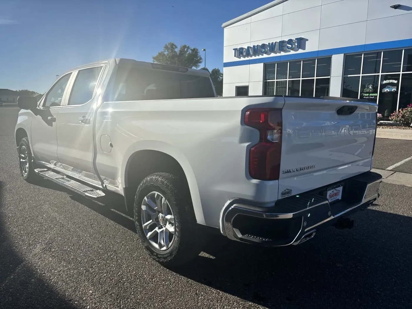 2025 Chevrolet Silverado 1500 LT | Photo 2 of 21