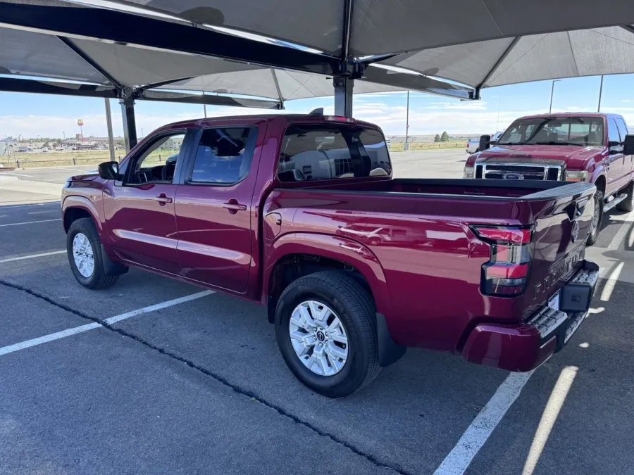 2023 Nissan Frontier SV | Photo 2 of 17