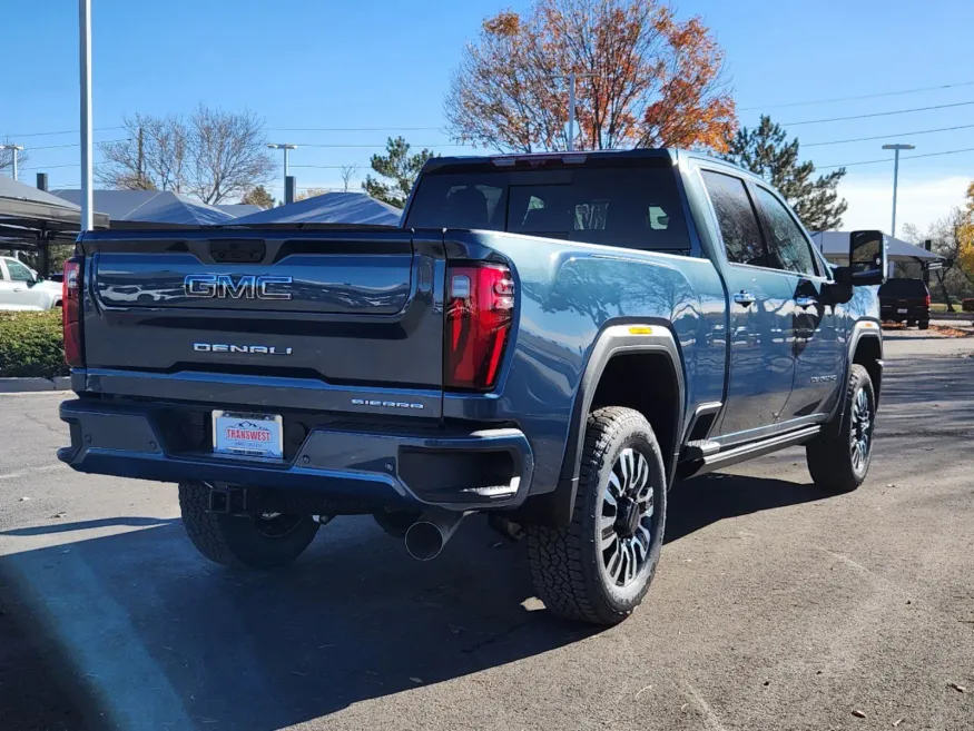 2025 GMC Sierra 2500HD Denali Ultimate | Photo 2 of 31