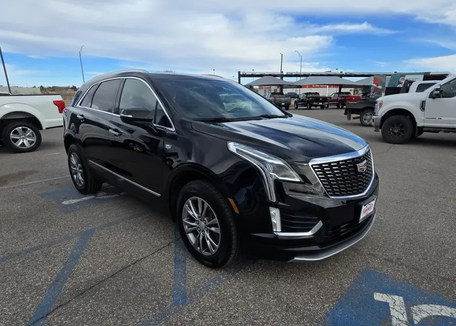 2023 Cadillac XT5 | Photo 3 of 31